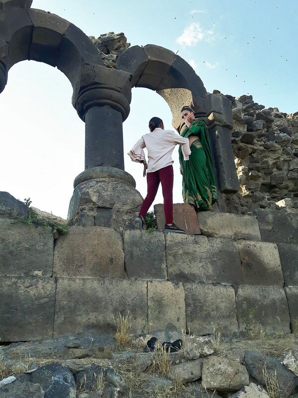 Съемки национальных индийских костюмов с армянскими моделями представителями ведущей PR и фэшн-индустрии Индии - Поми Доктор и Диша Локаре в Армении - Sputnik Армения