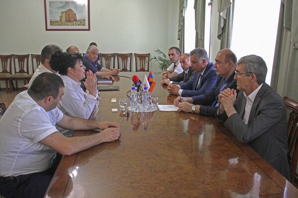 Визит делегации Курской области России в Ширакскую область Армении. Мэрия Гюмри Визит делегации Курской области России в Ширакскую область Армении. Мэрия Гюмри - Sputnik Армения