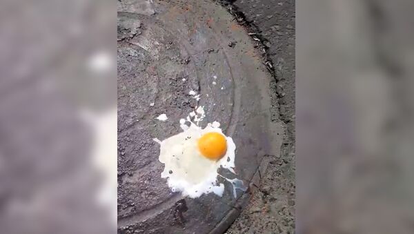 В Мегри пожарили яичницу на канализационном люке - Sputnik Армения