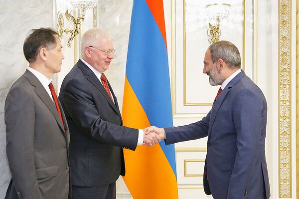 Премьер-министр Армении Никол Пашинян принял членов Межгосударственного совета по противодействию коррупции СНГ (2 июля 2018). Еревaн - Sputnik Армения