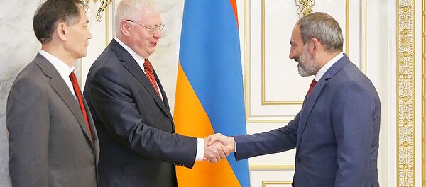 Премьер-министр Армении Никол Пашинян принял членов Межгосударственного совета по противодействию коррупции СНГ (2 июля 2018). Еревaн Премьер-министр Армении Никол Пашинян принял членов Межгосударственного совета по противодействию коррупции СНГ (2 июля 2018). Еревaн - Sputnik Արմենիա