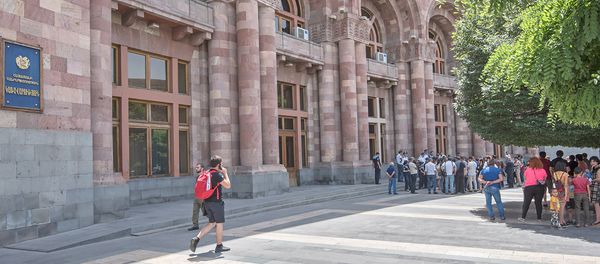 Акция протеста перед домом правительства (2 июля 2018). Еревaн - Sputnik Արմենիա
