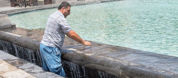 Жаркий день в Еревaне Жаркий день в Еревaне - Sputnik Армения