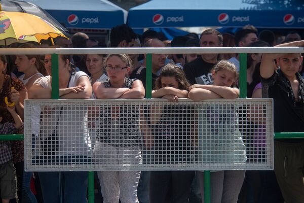 Откосить от армии в Армении стало куда сложнее — кто торпедирует гениальные ухищрения? Откосить от армии в Армении стало куда сложнее — кто торпедирует гениальные ухищрения? - Sputnik Армения