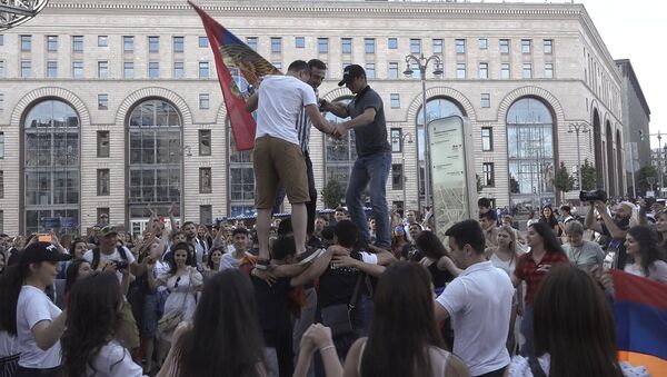 Армяне организовали патриотический вечер на Никольской улице в Москве - Sputnik Արմենիա