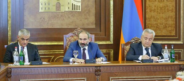 Совещание премьер-министра Никола Пашиняна с представителями банковского сектора Армении (3 июля 2018). Еревaн Совещание премьер-министра Никола Пашиняна с представителями банковского сектора Армении (3 июля 2018). Еревaн - Sputnik Արմենիա