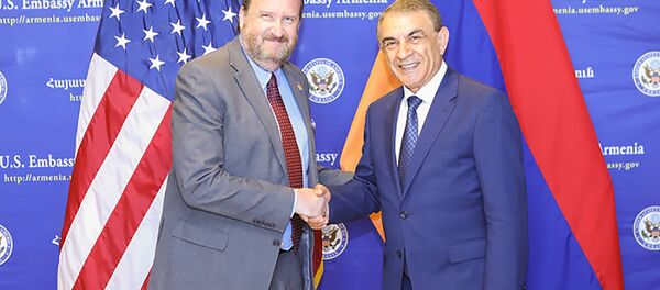Спикер Парламента Ара Баблоян посетил посольство США в РА (3 июля 2018). Еревaн - Sputnik Армения