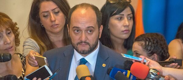 Министр образования и науки Армении Араик Арутюнян на встрече с журналистами (4 июля 2018). Еревaн - Sputnik Արմենիա