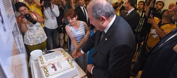 Президент Армении Армен Саркисян поздравил сотрудников конституционного суда с Днем Конституции (5 июля 2018). Еревaн - Sputnik Армения