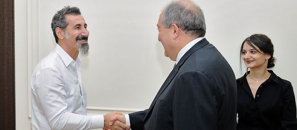 Президент Армении Армен Саркисян принял Сержа Танкяна и Карин Ованнисян (5 июля 2018). Еревaн Президент Армении Армен Саркисян принял Сержа Танкяна и Карин Ованнисян (5 июля 2018). Еревaн - Sputnik Արմենիա