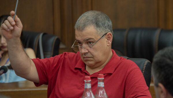 Давид Арутюнян во время обсуждения по избирательному кодексу в Парламенте (5 июля 2018). Еревaн - Sputnik Արմենիա