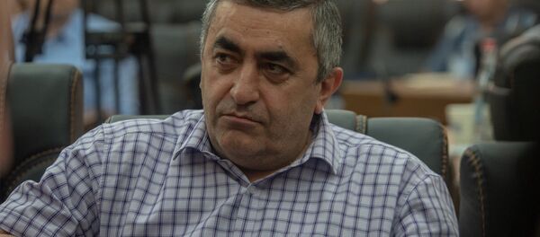 Армен Рустамян во время обсуждения по избирательному кодексу в Парламенте (5 июля 2018). Еревaн Армен Рустамян во время обсуждения по избирательному кодексу в Парламенте (5 июля 2018). Еревaн - Sputnik Արմենիա