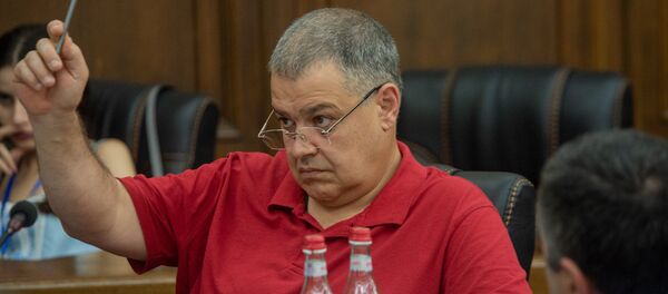 Давид Арутюнян во время обсуждения по избирательному кодексу в Парламенте (5 июля 2018). Еревaн Давид Арутюнян во время обсуждения по избирательному кодексу в Парламенте (5 июля 2018). Еревaн - Sputnik Արմենիա