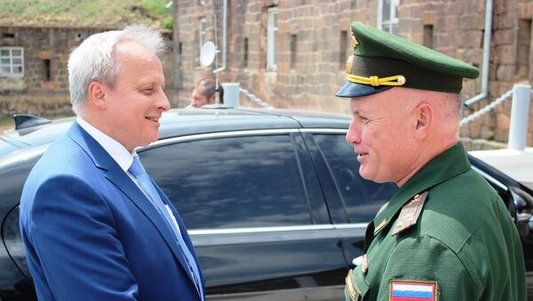 Посол России в Армении Сергей Копыркин посетил 102-ю базу - Sputnik Армения