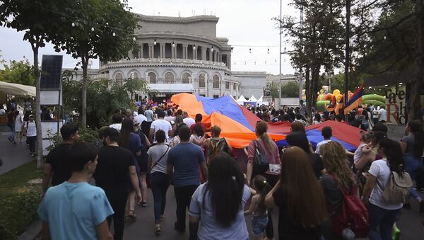 День Конституции Армении отметили шествием в Ереване - Sputnik Армения