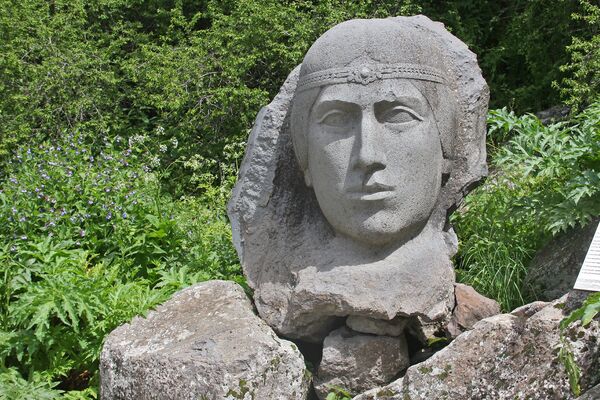 Аллея героев, памятник Сосе Майрик, Джермук - Sputnik Армения