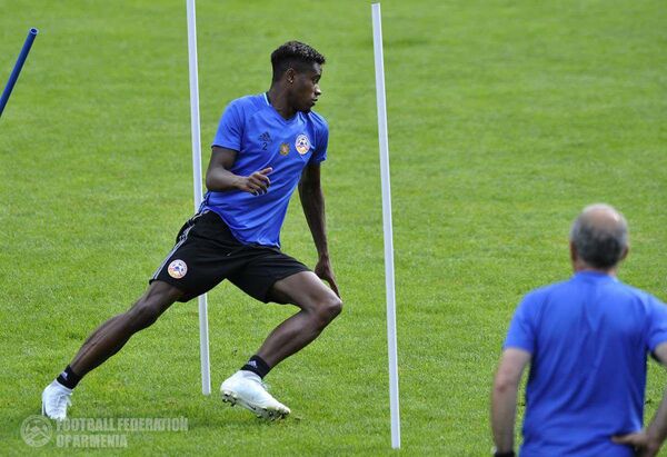 Армения – Италия: кого и почему из армянских футболистов не вызвали в сборную? Армения – Италия: кого и почему из армянских футболистов не вызвали в сборную? - Sputnik Армения