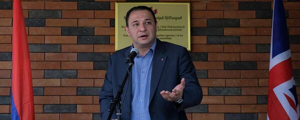 Исполнительный директор Всеармянского фонда Айастан Ара Варданян на открытии детского сада села Ахцк (23 мая 2018). Арагацотн - Sputnik Արմենիա