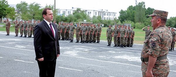 Министр обороны Армении Давид Тоноян посетил одну из воинских частей республики (5 июля 2018). Армeния Министр обороны Армении Давид Тоноян посетил одну из воинских частей республики (5 июля 2018). Армeния - Sputnik Армения