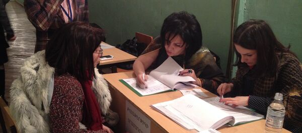 Подсчет голосов в избирательных участках Подсчет голосов в избирательных участках - Sputnik Армения