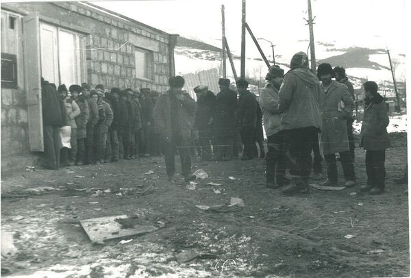 Город Спитак после землетрясения в 1988 году - Sputnik Армения