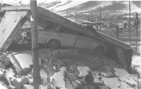 Город Спитак после землетрясения в 1988 году - Sputnik Армения
