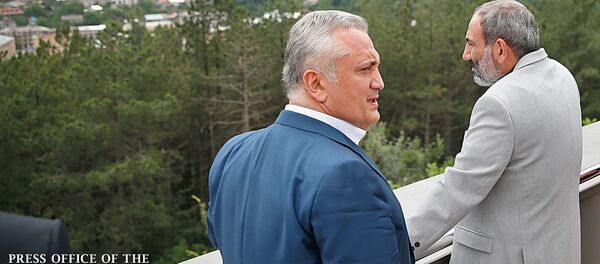 Премьер-министр Армении Никол Пашинян посетил учебно-исследовательский центр Центрального банка (7 июля 2018). Дилижан Премьер-министр Армении Никол Пашинян посетил учебно-исследовательский центр Центрального банка (7 июля 2018). Дилижан - Sputnik Արմենիա