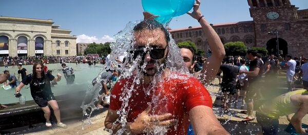 Корреспондент Sputnik Армения оказался в эпицентре празднования Вардавара Корреспондент Sputnik Армения оказался в эпицентре празднования Вардавара - Sputnik Արմենիա