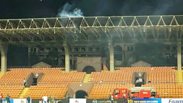 Пожар на крыше республиканского стадиона - Sputnik Արմենիա