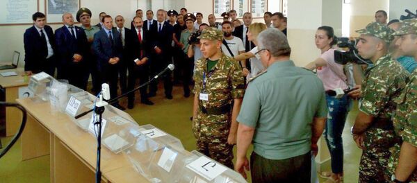 Ашот Пашинян в республиканском сборном пункте (9 июля 2018). Еревaн Ашот Пашинян в республиканском сборном пункте (9 июля 2018). Еревaн - Sputnik Армения