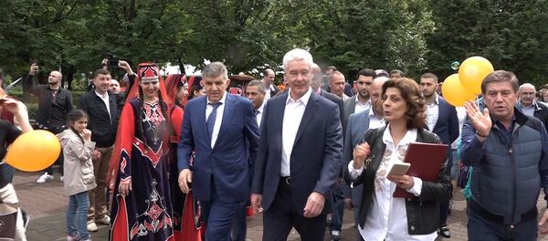 Московский многонациональный праздник АБРИКОС – 2018 отметили в Екатерининском парке Московский многонациональный праздник АБРИКОС – 2018 отметили в Екатерининском парке - Sputnik Армения
