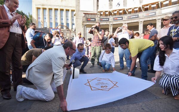 Торжественное открытиe звезд на площади Азнавура (9 июля 2018). Еревaн - Sputnik Армения