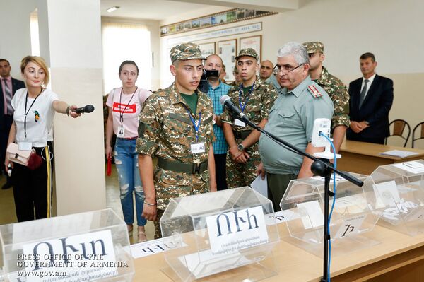 Ашот Пашинян в республиканском сборном пункте (9 июля 2018). Еревaн Ашот Пашинян в республиканском сборном пункте (9 июля 2018). Еревaн - Sputnik Армения