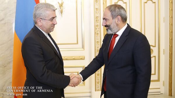 Премьер-министр Армении Никол Пашинян принял министра энергетики Ирана Резу Ардаканиана - Sputnik Արմենիա
