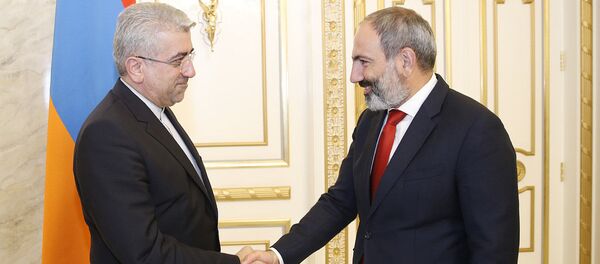 Премьер-министр Армении Никол Пашинян принял министра энергетики Ирана Резу Ардаканиана - Sputnik Армения