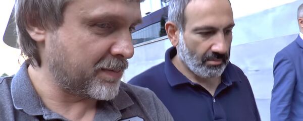 Российкий блоггер Алексей Романов провел утро с премьером Николом Пашиняном Российкий блоггер Алексей Романов провел утро с премьером Николом Пашиняном - Sputnik Армения