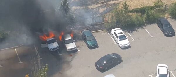 На одной из парковок в Ереване загорелись машины - Sputnik Армения