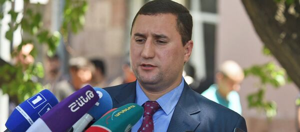 Брифинг заместителя министра обороны Армении Габриеля Балаяна в республиканском сборном пункте (10 июля 2018). Еревaн - Sputnik Արմենիա