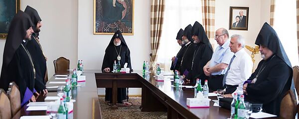 В Первопрестольном Эчмиадзине состоялось собрание Высшего духовного совета В Первопрестольном Эчмиадзине состоялось собрание Высшего духовного совета - Sputnik Արմենիա