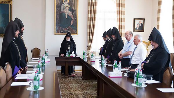 В Первопрестольном Эчмиадзине состоялось собрание Высшего духовного совета - Sputnik Армения