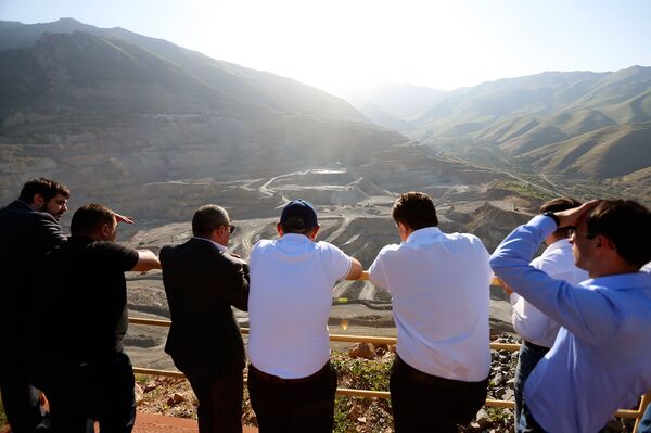 С армянской нефтью дважды два - никогда не четыре: что за эхо звучит из земных глубин С армянской нефтью дважды два - никогда не четыре: что за эхо звучит из земных глубин - Sputnik Армения