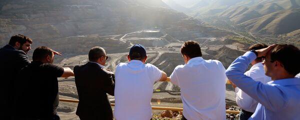 Премьер-министр Армении Никол Пашинян посетил Зангезурский медно-молибденовый комбинат (5 июля 2018). Каджаран - Sputnik Армения