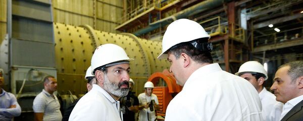 Премьер-министр Армении Никол Пашинян посетил Зангезурский медно-молибденовый комбинат (5 июля 2018). Каджаран - Sputnik Армения
