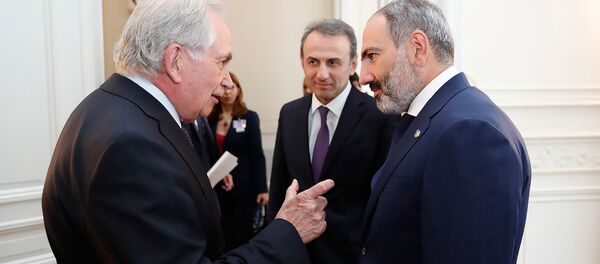 Премьер-министр Армении Никол Пашинян встретился с экспертами Карнеги Европа (11 июля 2018). Брюссель - Sputnik Армения