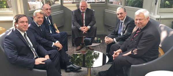 Встреча глав МИД Армении и Азербайджана Зограба Мнацаканяна и Эльмара Мамедъярова с посредниками по Карабаху  (11 июля 2018). Брюссель - Sputnik Армения