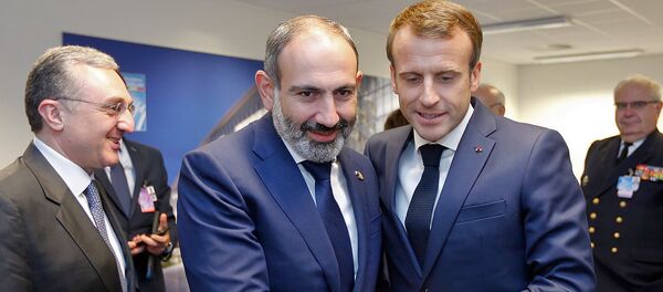 Встреча премьер-министра Армении Никола Пашиняна и Президента Франции Эммануэля Макрона на полях саммита НАТО (11 июля 2018). Брюссель - Sputnik Армения