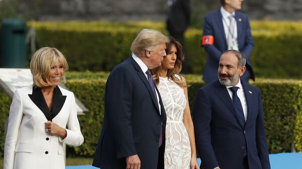 Премьер-министр Армении Никол Пашинян, Президент и Первая леди США Дональд и Меланья Трамп перед ужином стран-партнеров НАТО (11 июля 2018). Брюссель - Sputnik Армения