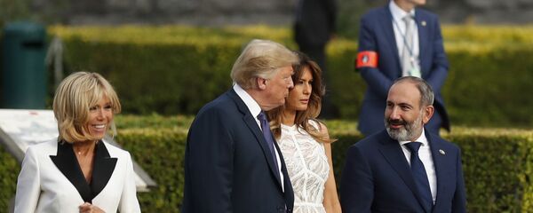Премьер-министр Армении Никол Пашинян, Президент и Первая леди США Дональд и Меланья Трамп перед ужином стран-партнеров НАТО (11 июля 2018). Брюссель Премьер-министр Армении Никол Пашинян, Президент и Первая леди США Дональд и Меланья Трамп перед ужином стран-партнеров НАТО (11 июля 2018). Брюссель - Sputnik Արմենիա