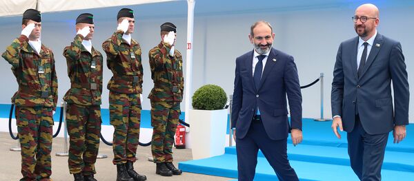 Премьер-министры Армении и Бельгии Никол Пашинян и Шарль Мишель перед ужином стран-партнеров НАТО (11 июля 2018). Брюссель Премьер-министры Армении и Бельгии Никол Пашинян и Шарль Мишель перед ужином стран-партнеров НАТО (11 июля 2018). Брюссель - Sputnik Армения
