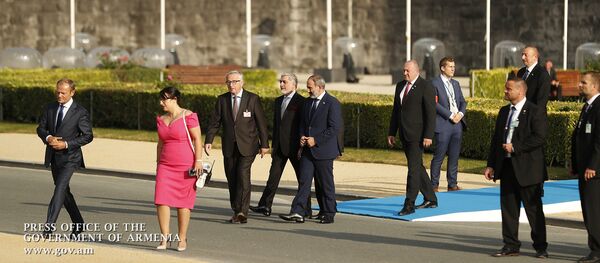 Премьер-министр Армении Никол Пашинян перед ужином стран-партнеров НАТО (11 июля 2018). Брюссель Премьер-министр Армении Никол Пашинян перед ужином стран-партнеров НАТО (11 июля 2018). Брюссель - Sputnik Արմենիա